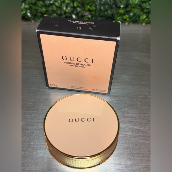 Gucci POUDRE DE BEAUTÉ 
MAT NATUREL- shade 13 Powder/ Bronzer - Picture 5 of 10